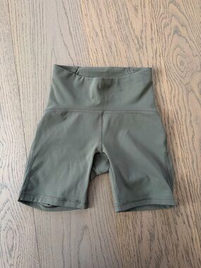 Lululemon Train Times Short 6" Sage Green Sz 2